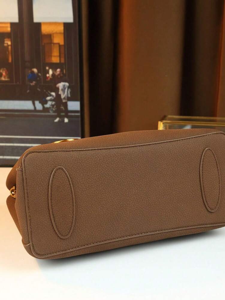 Autumn/Winter Elegant Brown Shoulder Tote for Women, Mature Commuter Handbag with Crossbody Option and Nameplate Charm for Daily Use